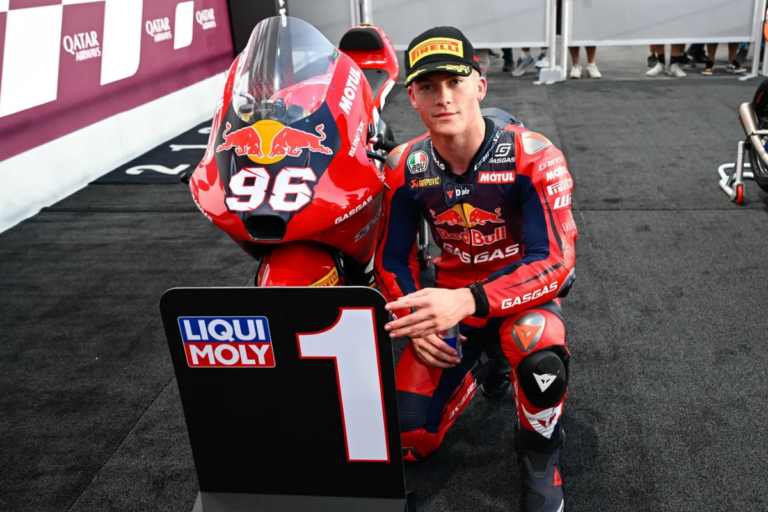 ducati offre un guidon motogp à dani holgado, et la domination espagnole que dorna voulait freiner repart de plus belle