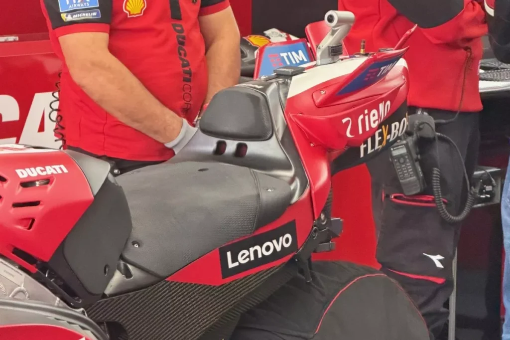 ducati vient de copier l'aileron d'aprilia, quatre mois après avoir essayé de le faire interdire 3