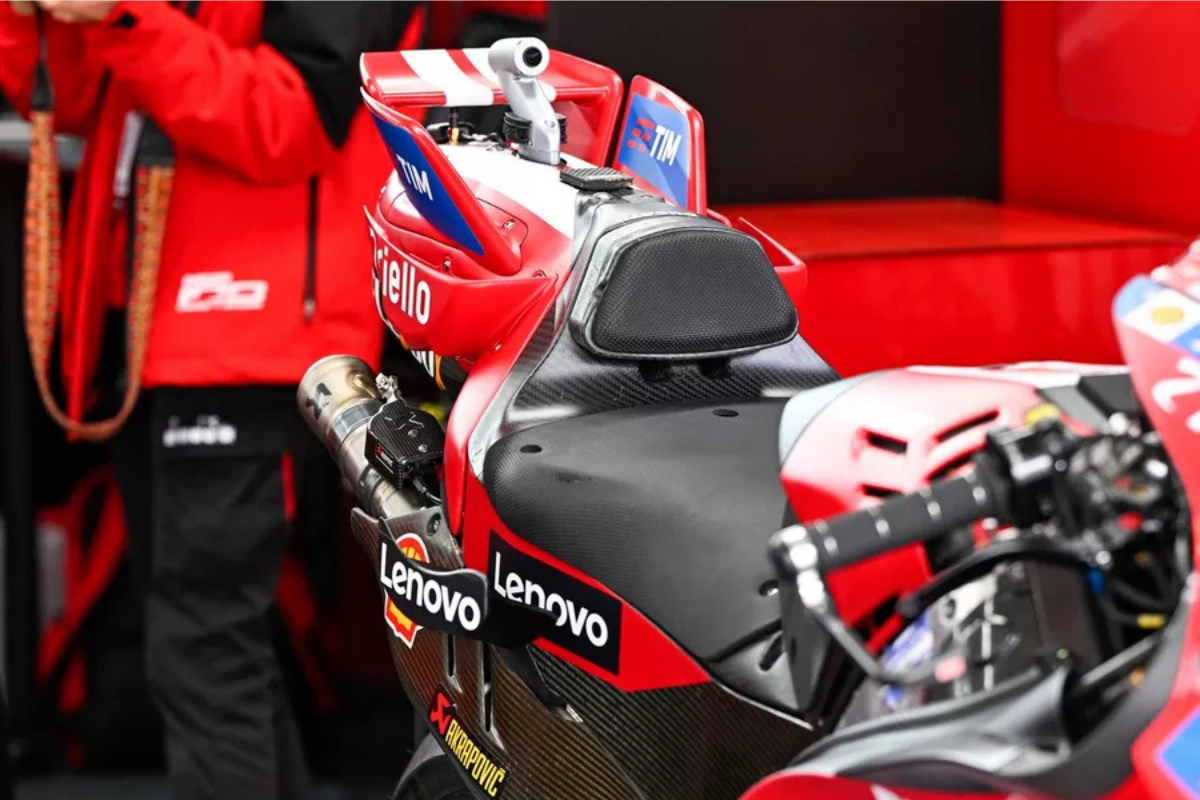 ducati vient de copier l'aileron d'aprilia, quatre mois après avoir essayé de le faire interdire