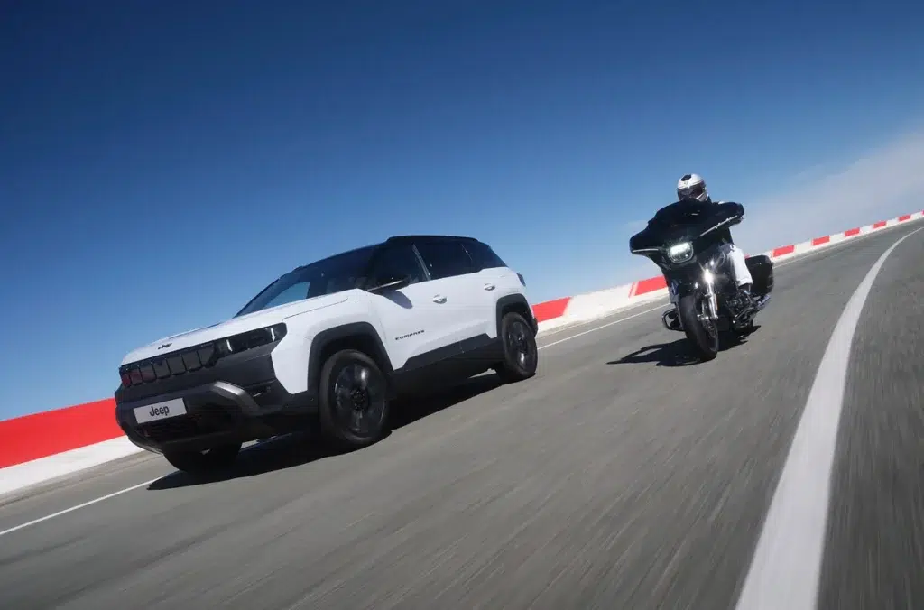 harley davidson signeun nouveau partenariat européen avec jeep, et ce retour d’une alliance déjà culte pourrait devenir l’un des fils rouges de la saison 2026 3