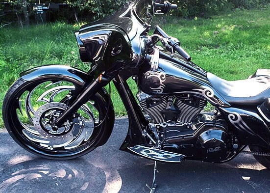 Le garage moto de Mike Tyson est encore plus violent que sa légende : Ducati 916 culte, Harley sur mesure et Honda mythique des années 90