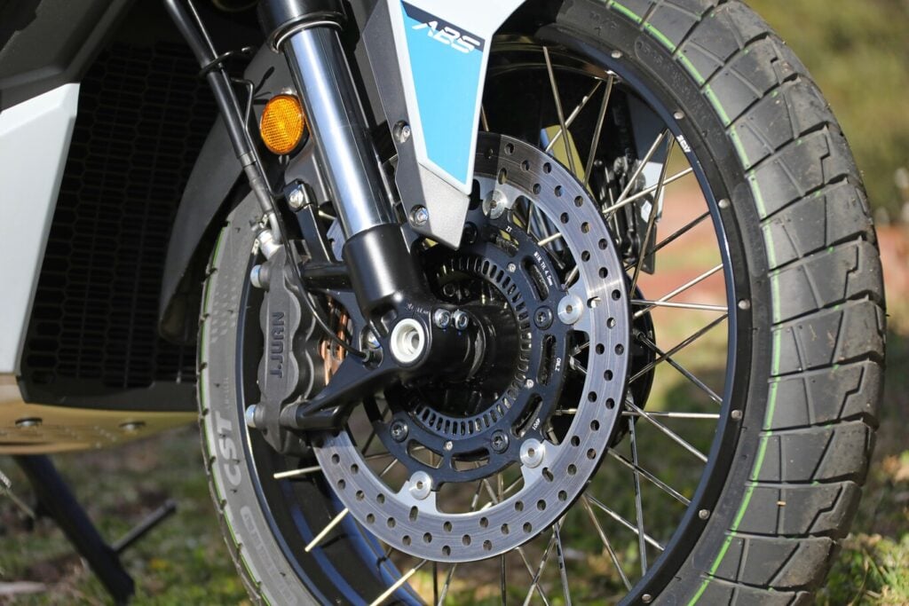 honda et yamaha dominent encore grâce aux scooters, mais la vraie claque vient de chine la voge ds 800 rally s’impose déjà comme la moto star de 2026 18