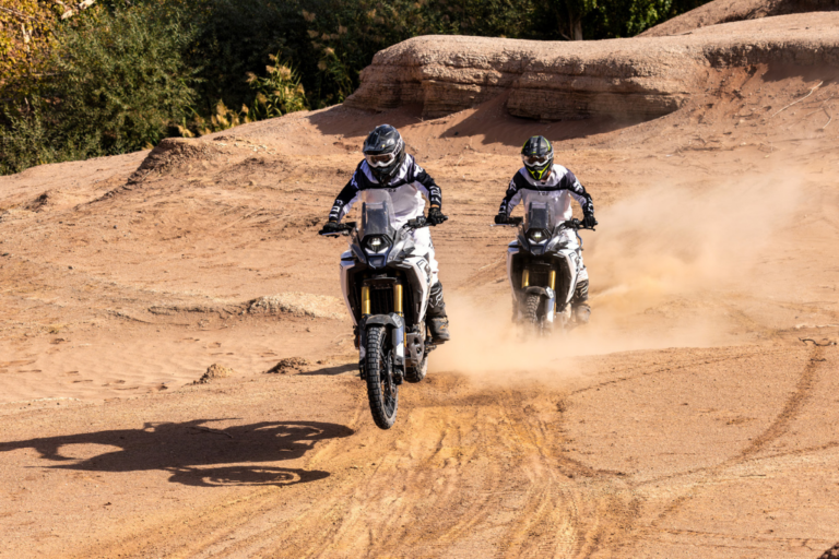 honda et yamaha dominent encore grâce aux scooters, mais la vraie claque vient de chine la voge ds 800 rally s’impose déjà comme la moto star de 2026