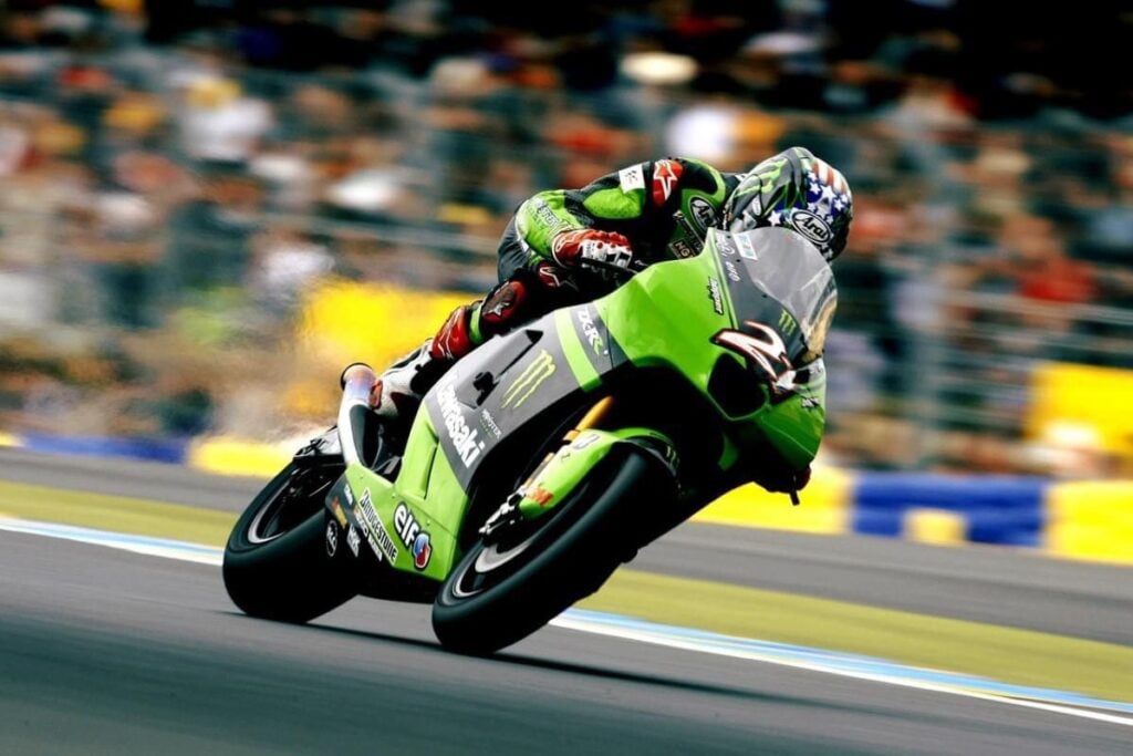 kawasaki avait tout pour briller en motogp arrivée avant ducati, podiums avec nakano et melandri, puis une chute si brutale qu’elle refuse encore de revenir 1