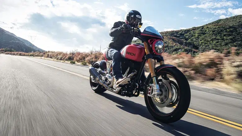 keanu reeves n’est pas seulement john wick son garage cache une norton commando, des arch hors de prix et surtout la mythique ducati 998 de matrix reloaded 5