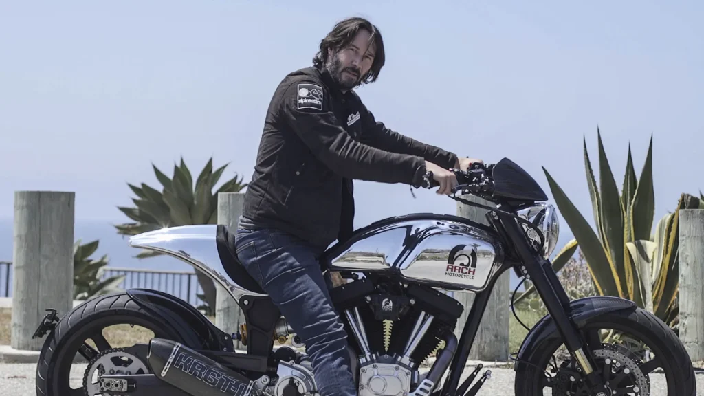 keanu reeves n’est pas seulement john wick son garage cache une norton commando, des arch hors de prix et surtout la mythique ducati 998 de matrix reloaded 7