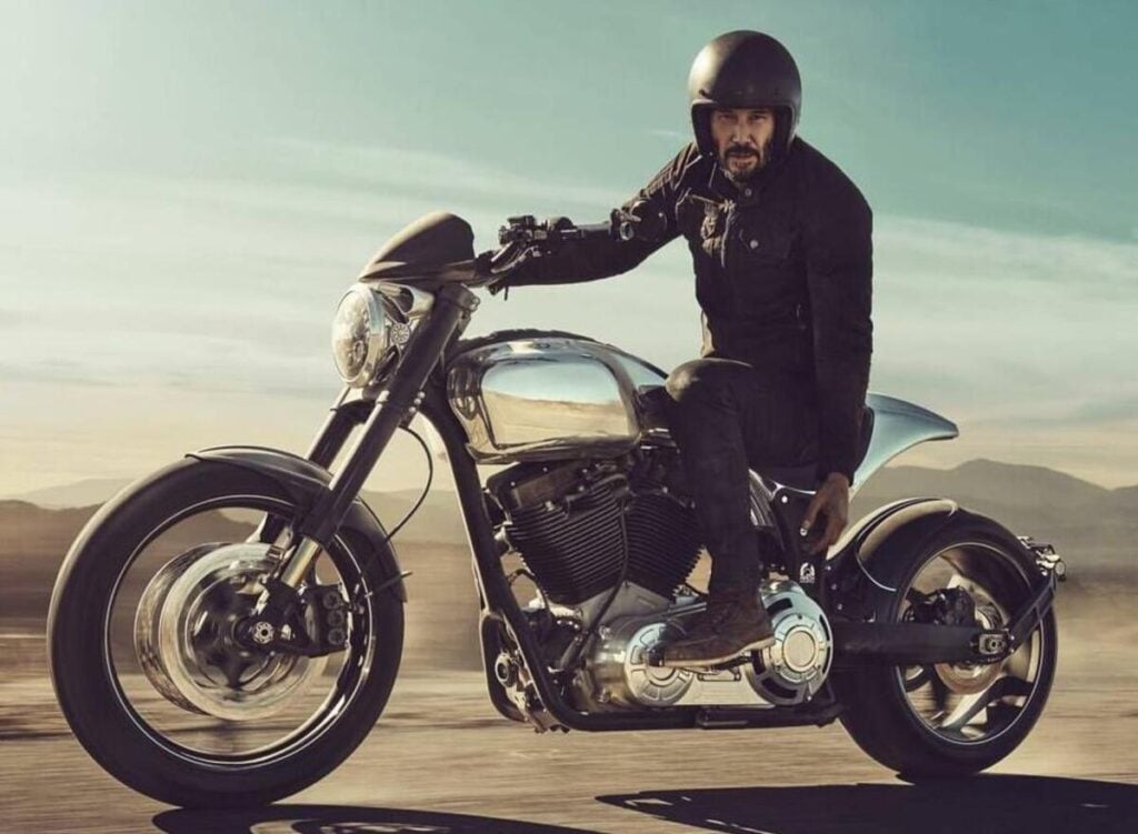 keanu reeves n’est pas seulement john wick son garage cache une norton commando, des arch hors de prix et surtout la mythique ducati 998 de matrix reloaded 9