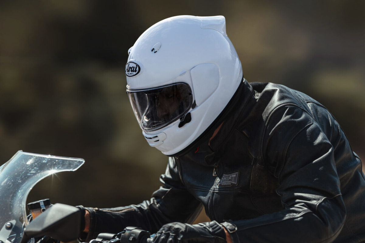 la marque de casques la plus respectée du monde n’est pas née dans un labo high tech arai a commencé avec des chapeaux, 46 € pour un logo et une série d’événements improbables