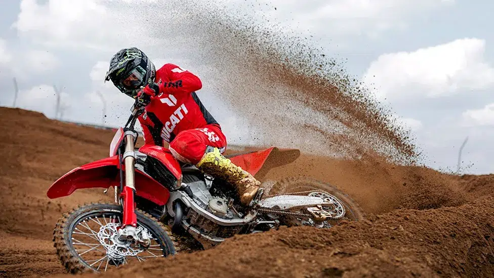 la nouvelle idée de ducati pourrait rendre les entretiens moto complètement obsolètes l’ia surveille l’usure moteur et adapte les révisions à votre vraie façon de rouler 3
