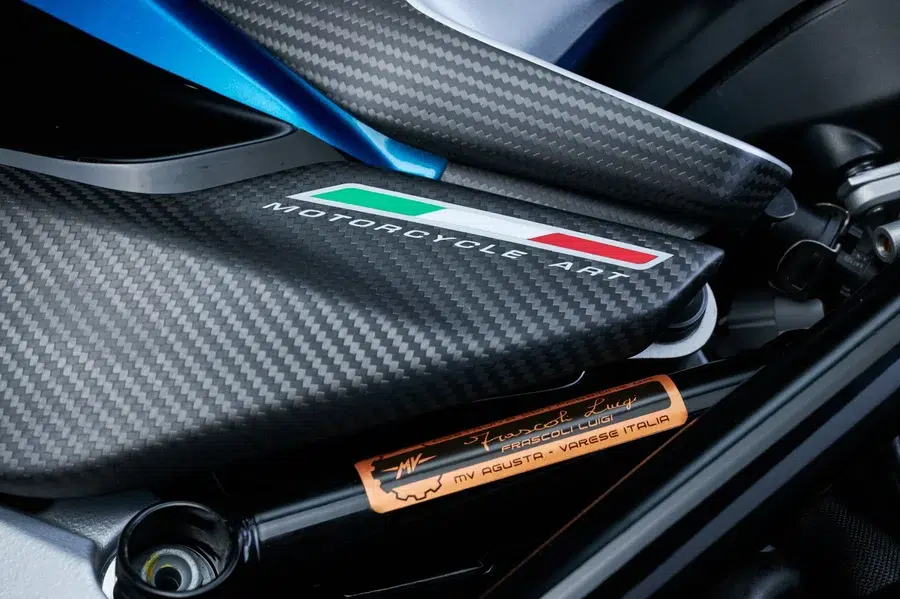 la rush titanio de mv augusta se dévoile enfin 198 ch d’origine, 203 ch en option, euro5+ et une Öhlins à réponse 7 fois plus rapide annoncée 2