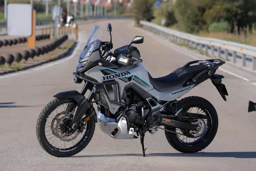 l’embrayage électronique de la honda xl750 transalp intrigue les motards et change la conduite au quotidien 1
