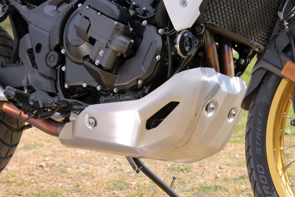 l’embrayage électronique de la honda xl750 transalp intrigue les motards et change la conduite au quotidien 15