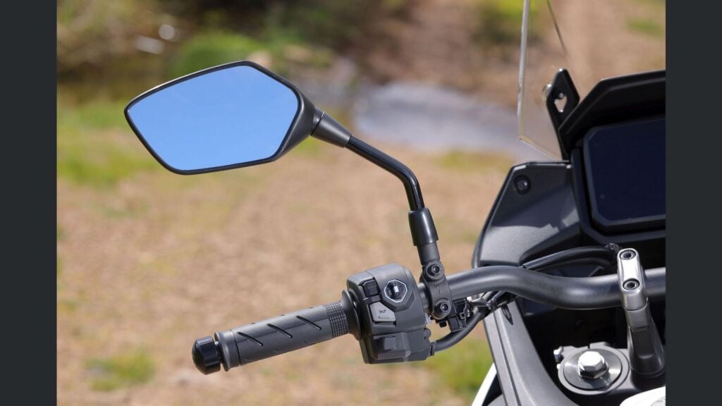 l’embrayage électronique de la honda xl750 transalp intrigue les motards et change la conduite au quotidien 16