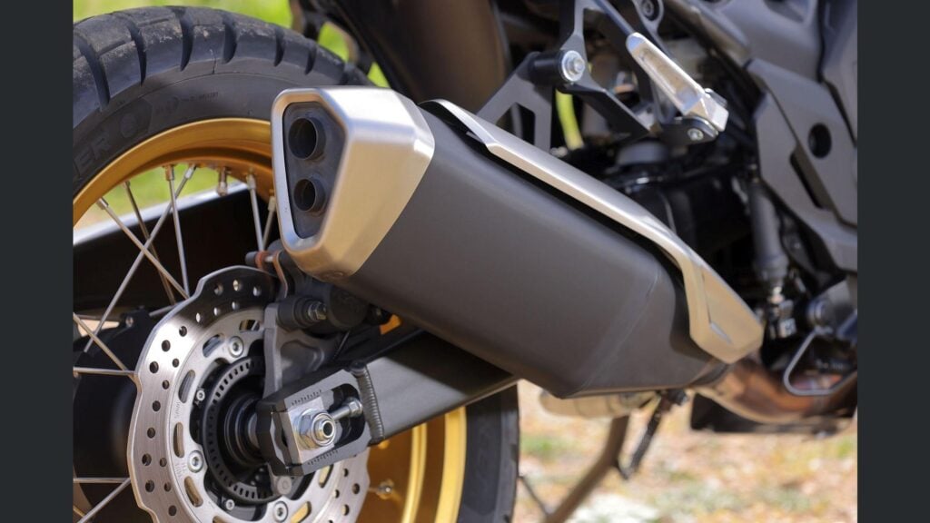 l’embrayage électronique de la honda xl750 transalp intrigue les motards et change la conduite au quotidien 19