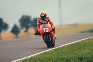 les ducati sont rouges pour la même raison que ferrari une vieille règle de course a transformé le “rosso corsa” en symbole absolu des motos italiennes