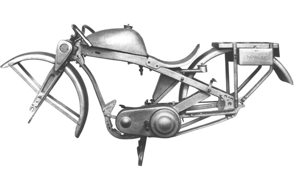 on croit que bmw a tout inventé en matière de moto allemande, mais opel fabriquait déjà des machines folles, dont une moto à réaction et un monstre de 2 000 cm³ 2