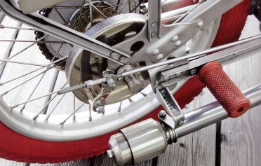 on croit que bmw a tout inventé en matière de moto allemande, mais opel fabriquait déjà des machines folles, dont une moto à réaction et un monstre de 2 000 cm³ 6