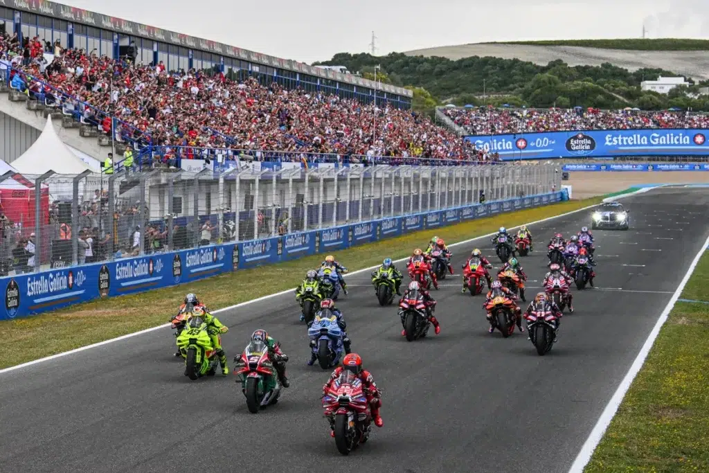 on n’avait encore jamais vu ça en motogp marc márquez chute à jerez, repart au bon moment et transforme un désastre en victoire totalement folle 1