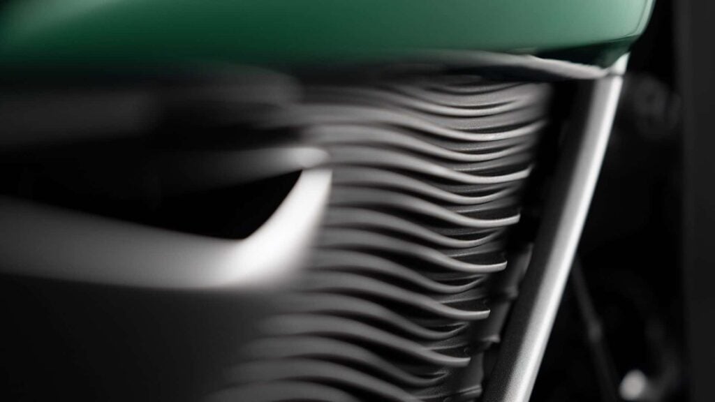 royal enfield lâche enfin les specs de la flying flea c6 124 kg, 154 km d’autonomie et une vitesse de pointe à 115 kmh… le tout avec un look eicma impossible à ignorer 3