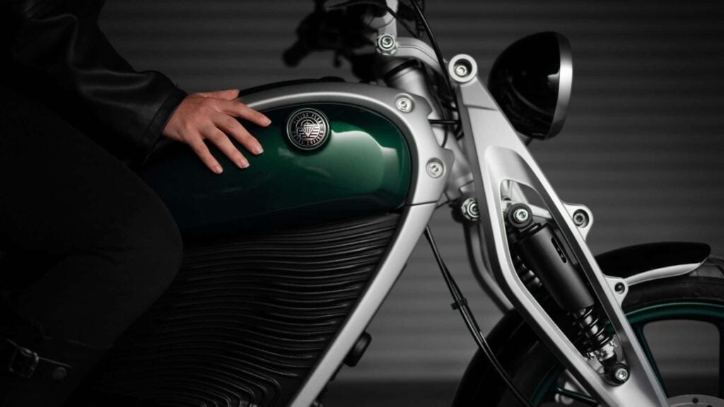 royal enfield lâche enfin les specs de la flying flea c6 124 kg, 154 km d’autonomie et une vitesse de pointe à 115 kmh… le tout avec un look eicma impossible à ignorer 5