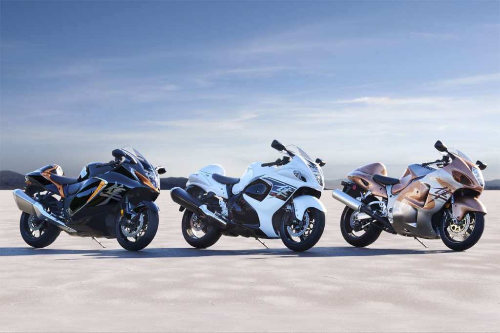 suzuki a opposé la hayabusa à un faucon pèlerin, et ce duel complètement fou a rappelé pourquoi cette moto reste l’un des monstres les plus mythiques de l’histoire 4