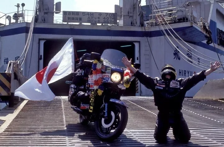 735 000 km, des pirates, des guerres et une honda bénie par jean paul ii le voyage fou d’un motard argentin 8