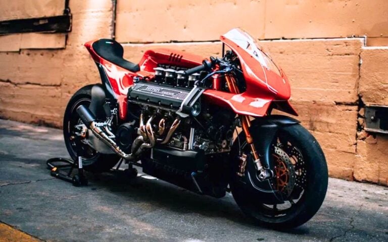 Cette moto unique propulsée par un V8 Ferrari vient de se vendre plus de 440 000 €, et son prix la fait entrer dans un monde où les deux-roues vont rarement