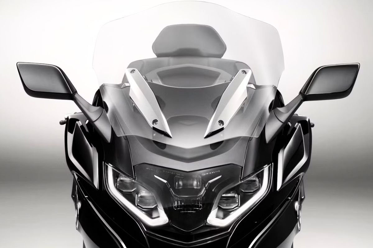 La BMW K 1600 GTL révolutionne aujourd'hui les routières avec un confort inédit qui fait trembler Honda Gold Wing sur son propre terrain