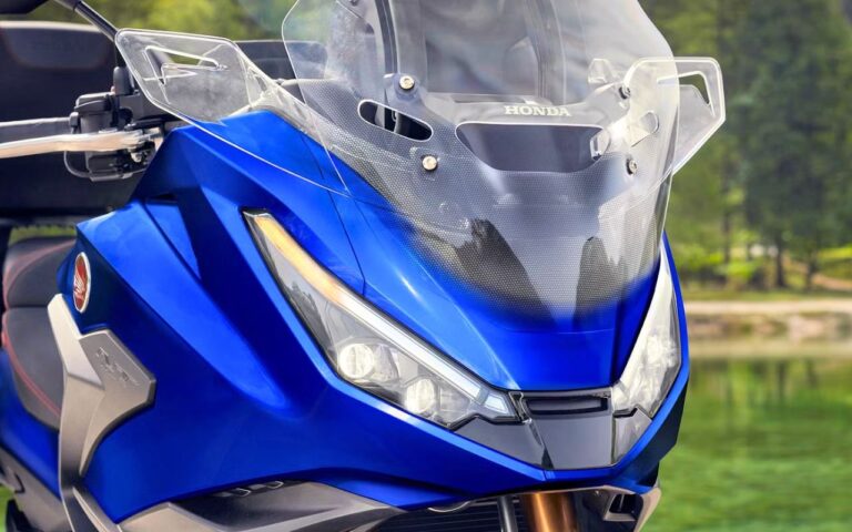 Une moto pour voyager vite sans finir cassé : la Suzuki GSX-S1000GT+ joue la carte du compromis intelligent