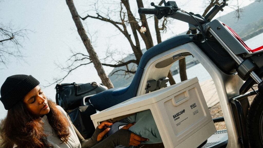 ce drôle de scooter électrique veut remplacer votre voiture au quotidien, et son concept venu d’anciens de ferrari, vespa et pininfarina pourrait bien sembler moins fou qu’il n’y paraît 5