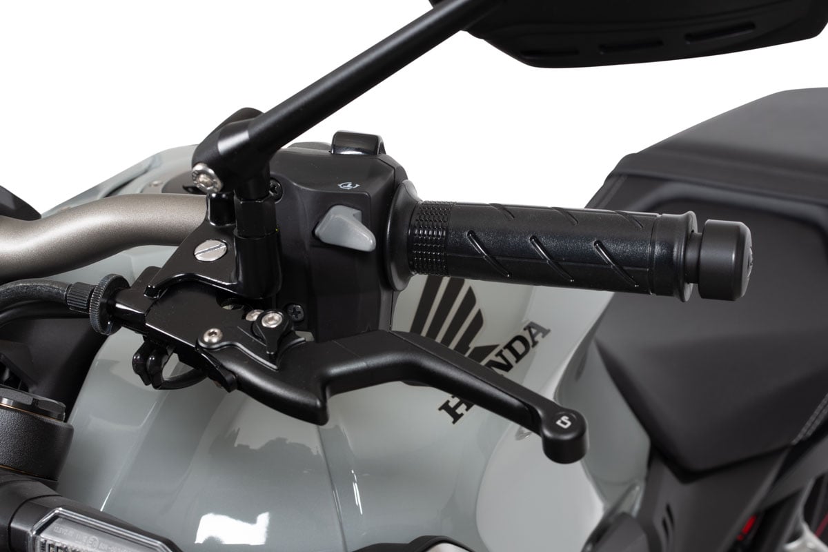 ce petit détail sur les leviers de moto paraît banal, mais il a probablement évité des accidents terribles
