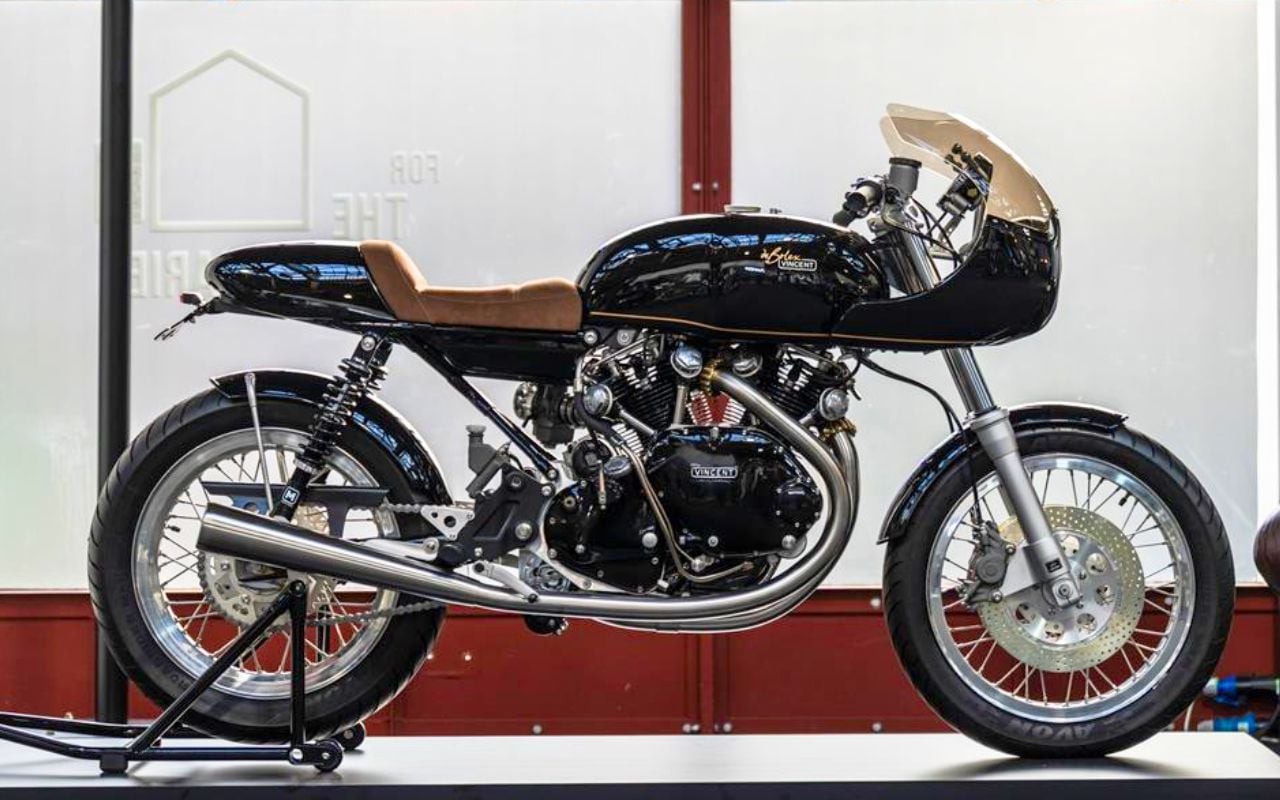 Ce roadster 1 300 cm³ unique de deBolex fait scandale dans le milieu moto en trahissant l'héritage de la Vincent Black Shadow