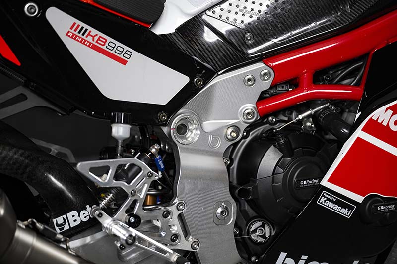 cette bimota de 215 ch à presque 100 000 € n’a eu besoin que de 10 jours pour disparaître, preuve qu’il existe encore des motos si folles que les collectionneurs se battent pour elles 2