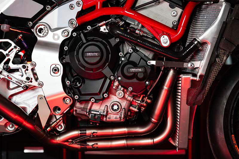 cette bimota de 215 ch à presque 100 000 € n’a eu besoin que de 10 jours pour disparaître, preuve qu’il existe encore des motos si folles que les collectionneurs se battent pour elles 3