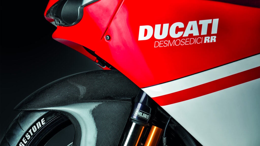 cette ducati née en 2006 semble encore sortie du futur en 2026, et le plus fou est qu’elle était si complexe que l’usine n’en fabriquait qu’une seule par jour 2