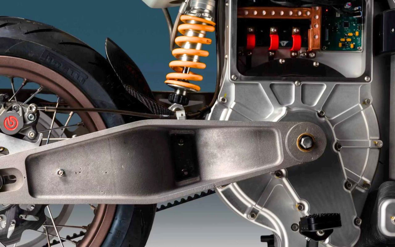Cette moto électrique à près de 37 000 € ne sera produite qu’à 50 exemplaires, et son moteur intrigue déjà les passionnés