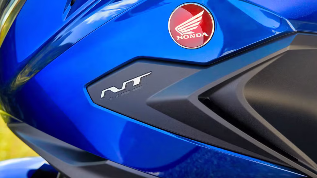 honda tient peut être la routière la plus rationnelle du moment avec cette nt1100 à boîte automatique 8