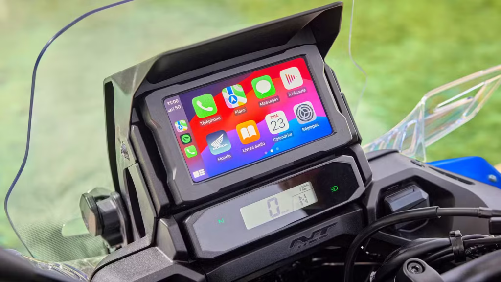 honda tient peut être la routière la plus rationnelle du moment avec cette nt1100 à boîte automatique 9