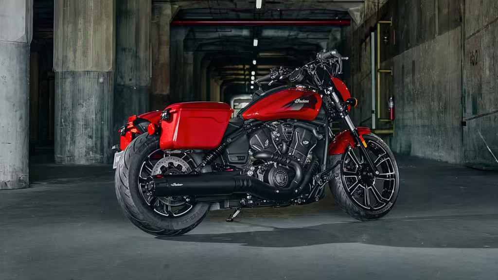 indian ose un pari que peu de cruisers peuvent revendiquer avec le sport scout rt, la marque américaine veut créer la moto unique pour rouler tous les jours, partir loin et tout emporter 10