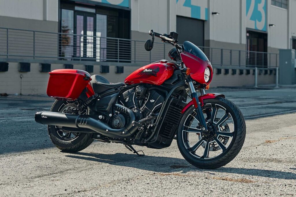 indian ose un pari que peu de cruisers peuvent revendiquer avec le sport scout rt, la marque américaine veut créer la moto unique pour rouler tous les jours, partir loin et tout emporter 2