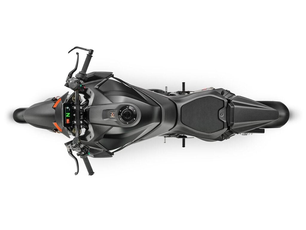 ktm et wp suspension viennent de créer une arme de circuit déguisée en naked, avec une technologie issue de la course et un tarif qui annonce déjà la couleur 11