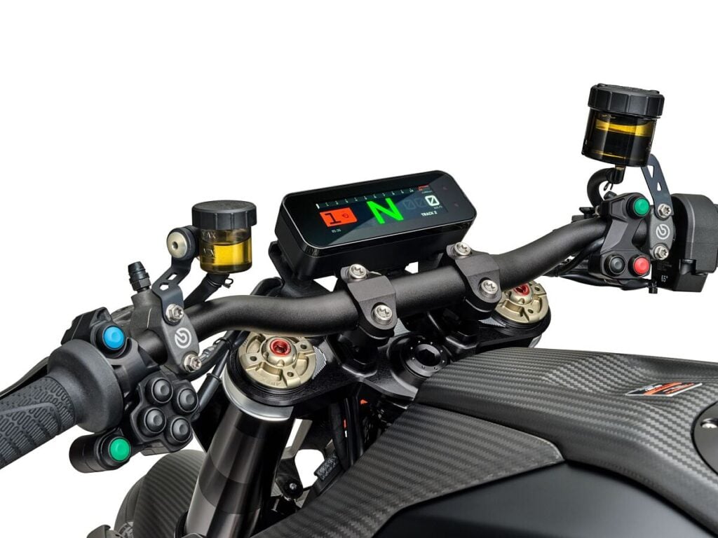 ktm et wp suspension viennent de créer une arme de circuit déguisée en naked, avec une technologie issue de la course et un tarif qui annonce déjà la couleur 12