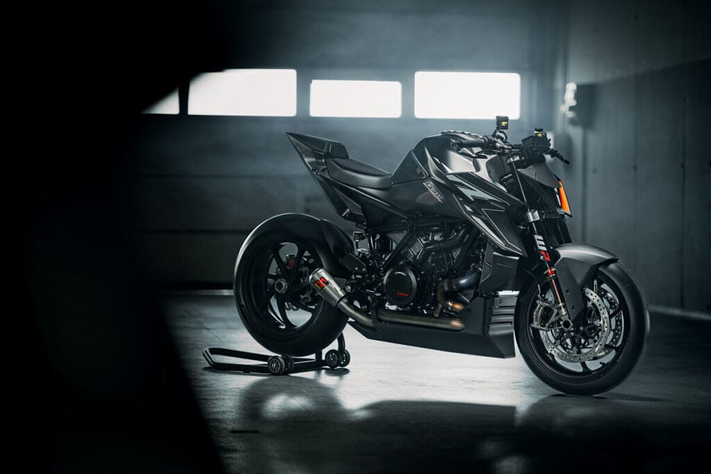 ktm et wp suspension viennent de créer une arme de circuit déguisée en naked, avec une technologie issue de la course et un tarif qui annonce déjà la couleur 2