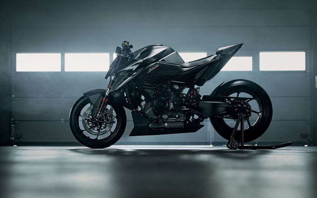 ktm et wp suspension viennent de créer une arme de circuit déguisée en naked, avec une technologie issue de la course et un tarif qui annonce déjà la couleur 7