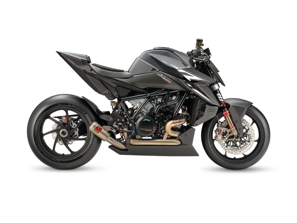 ktm et wp suspension viennent de créer une arme de circuit déguisée en naked, avec une technologie issue de la course et un tarif qui annonce déjà la couleur 8