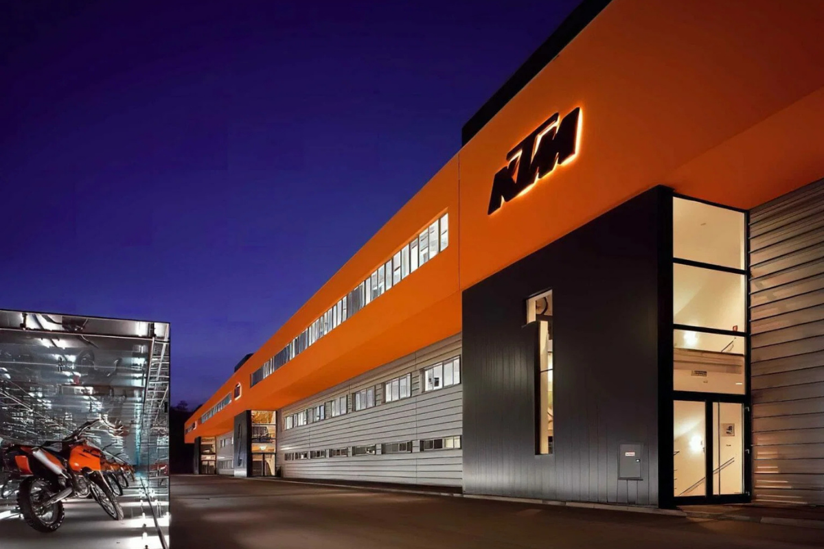ktm vend enfin plus de motos, mais le redressement imposé par bajaj s’annonce très douloureux