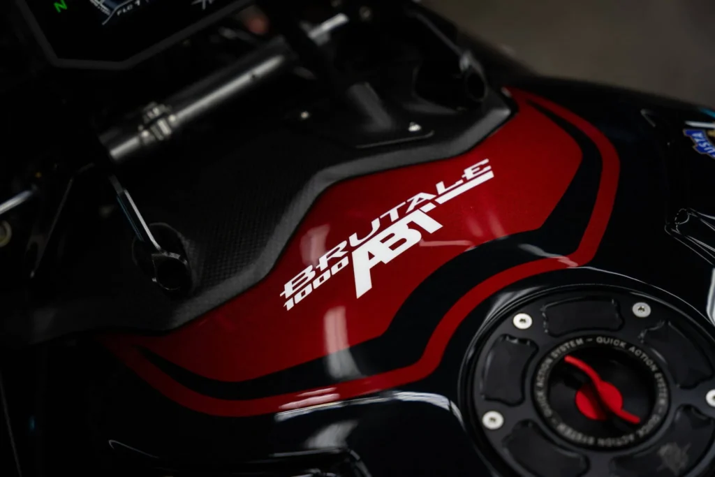 mv agusta et abt transforment une brutale en monstre de 208 ch, avec un look tout droit sorti d’un garage audi 11