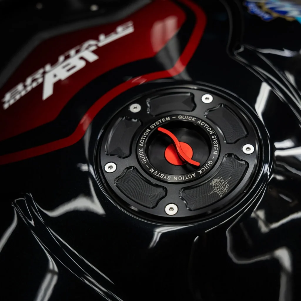 mv agusta et abt transforment une brutale en monstre de 208 ch, avec un look tout droit sorti d’un garage audi 12