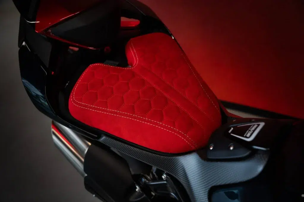 mv agusta et abt transforment une brutale en monstre de 208 ch, avec un look tout droit sorti d’un garage audi 13