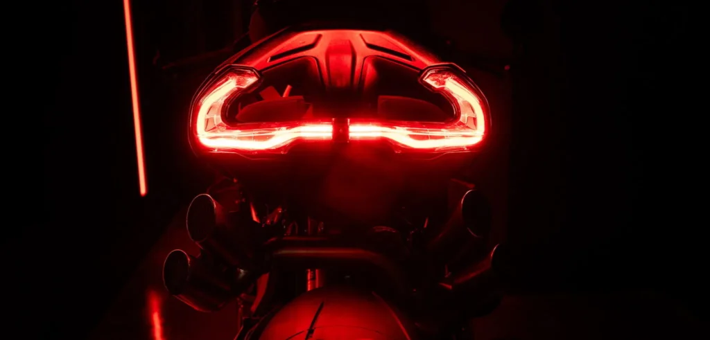 mv agusta et abt transforment une brutale en monstre de 208 ch, avec un look tout droit sorti d’un garage audi 14